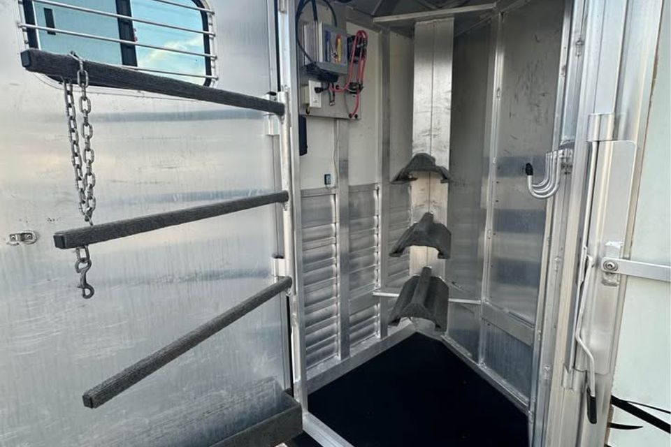 550857740 25305325112403399 4133354179298280319 n