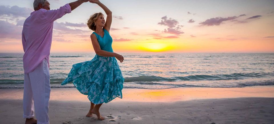 Couple dancing on beach scaledjennifer1