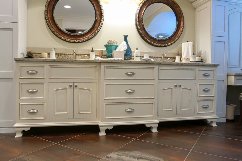 Painted glaze vanity with inset doors with applied molding (1)