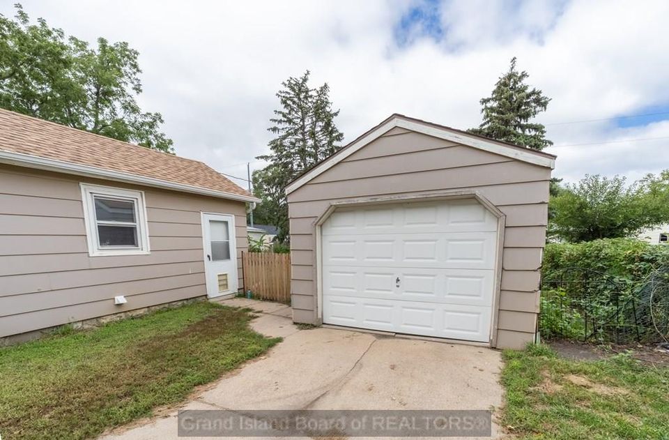 1824 w 10th st grand island c 2
