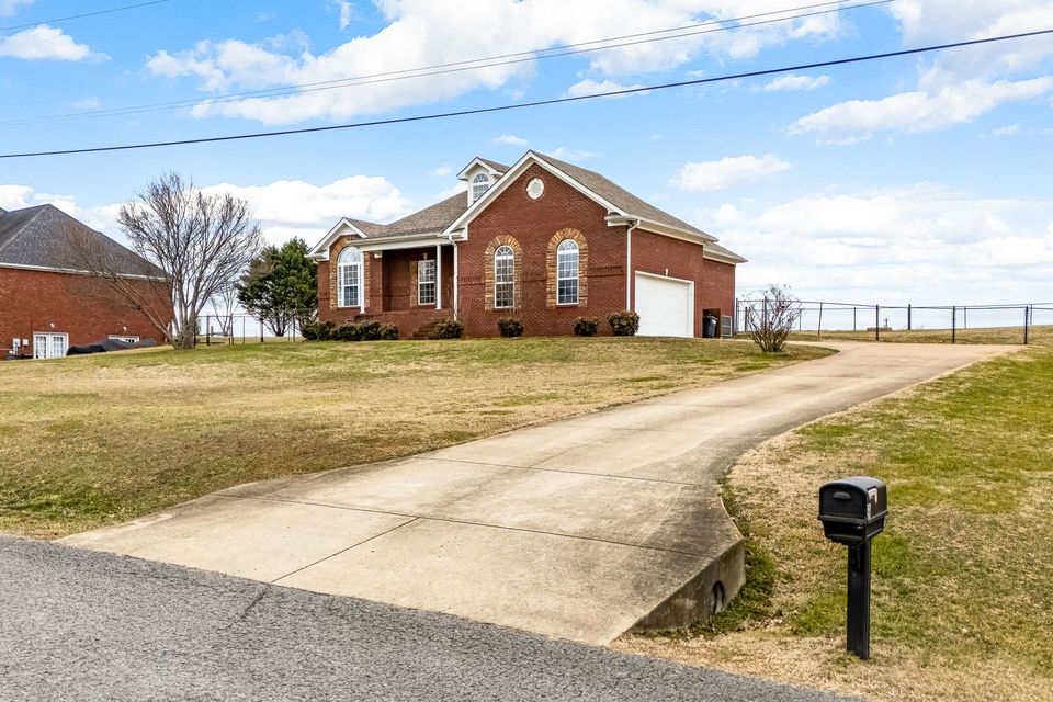 16 web or mls 9 elizabeth cir exteriors   clear lens real estate photography 14