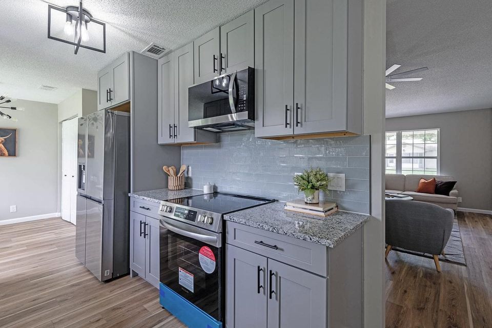 Florida home right kitchen2
