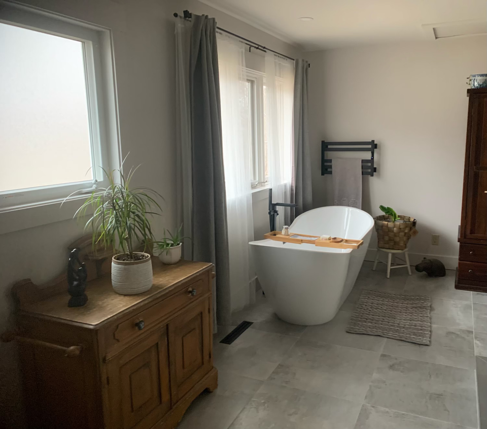 Gallery bathroom 1