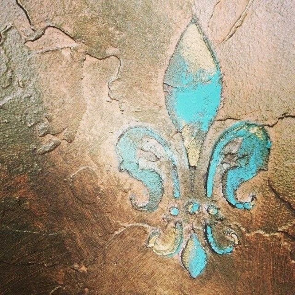 Timeless painting by renee   custom painting   faux finishing   tulsa oklahoma   completed painted and faux finished wall with turquoise fleur de lis pattern 1