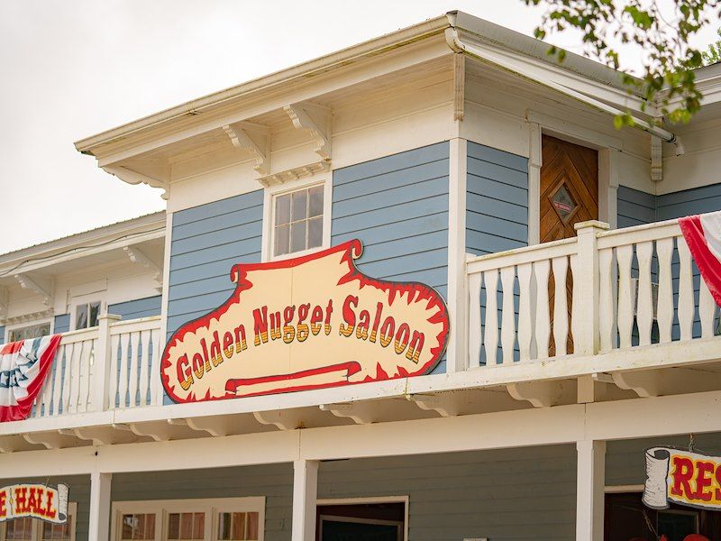 The golden nugget saloon