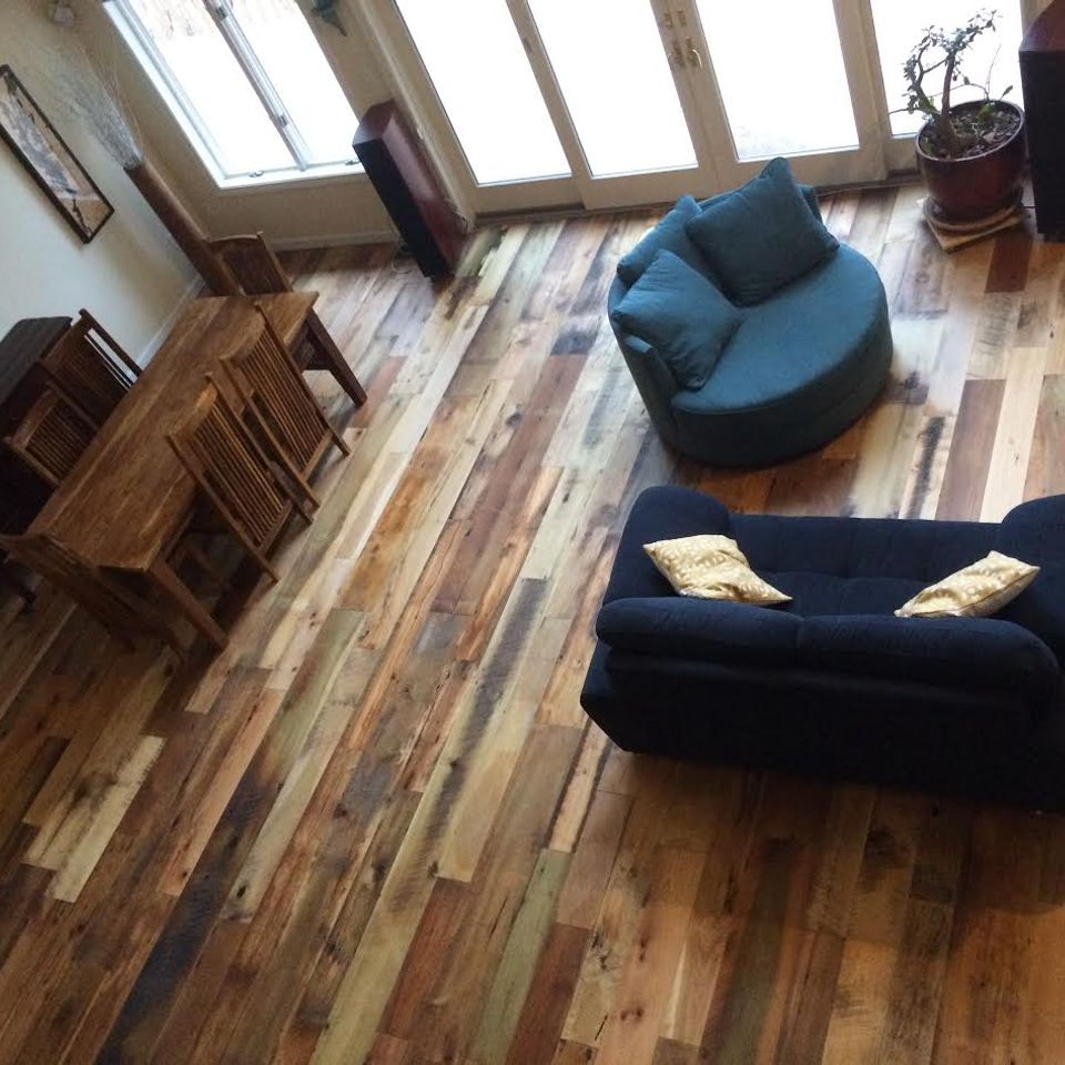 Reclaimed barnwood plank 10
