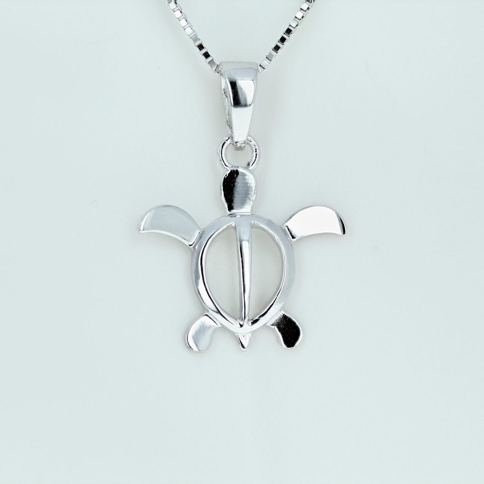 Turtle necklace close up s scaled