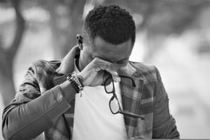 Victoruzihben crying african man 4670799