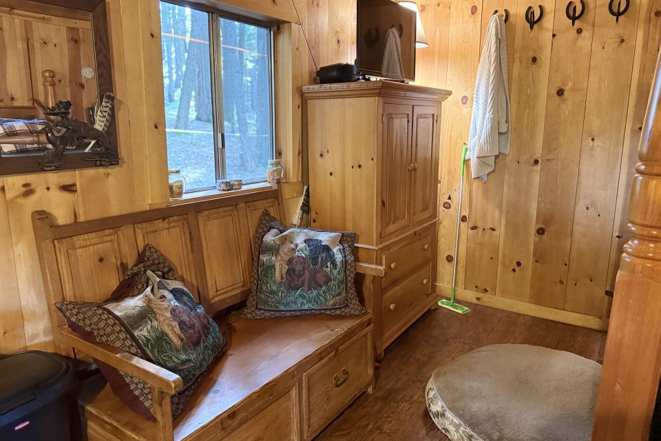 Cabin bench