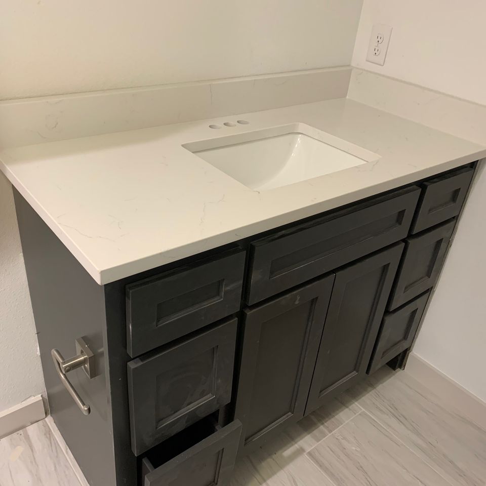 Granite planet  tulsa oklahoma  granite marble quartz countertop slab supplier fabricator installer company  quartz countertops tulsa  quartz bathroom vanity top photo example  photo 28 02 2022  4 18 56 pm