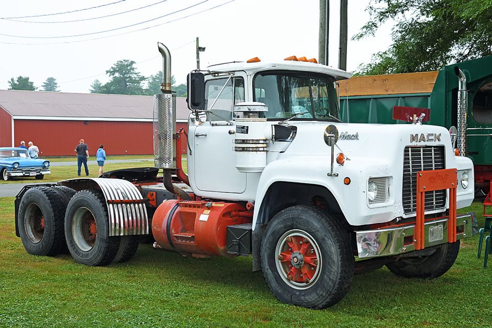 851 4027