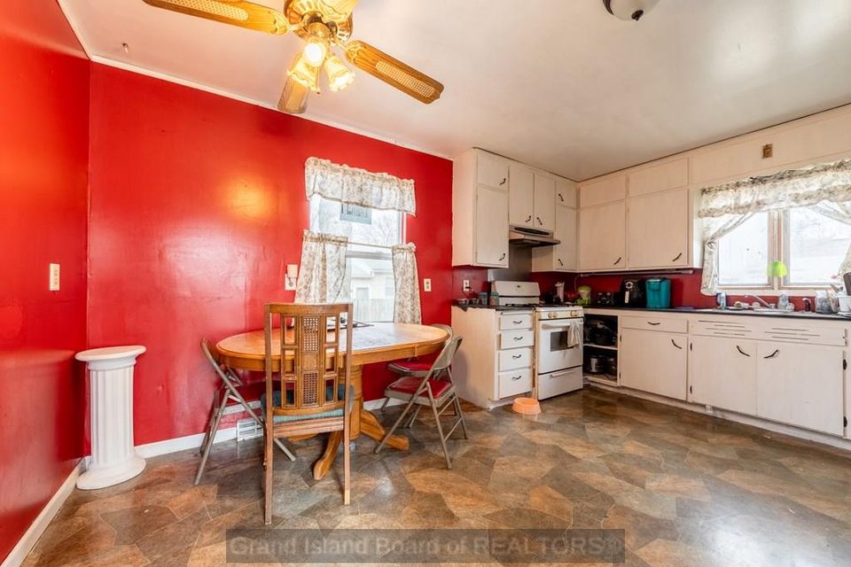 813 n adams grand island  ne 68803 b 2