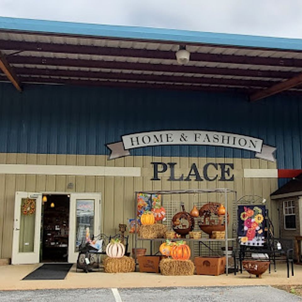 Old forge gift shoppe palmyra store front