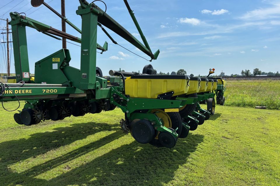 John deere 7200