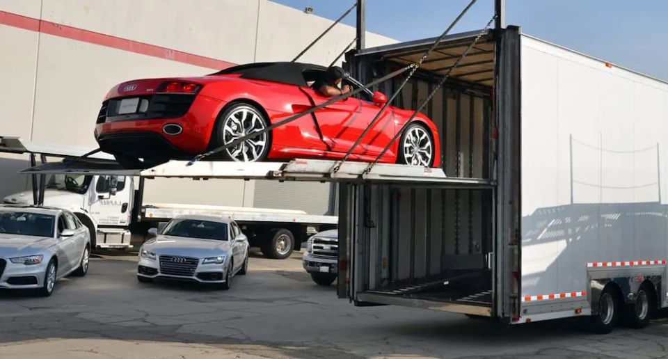 Enclosed car transport