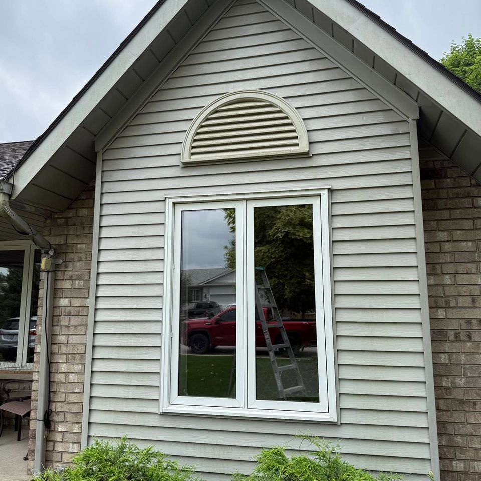 Soft washed vinyl siding and gable vent on a residential home in Tillsonburg Ontario