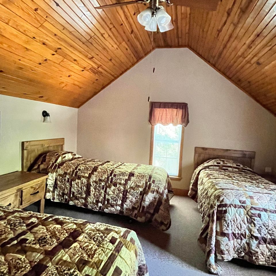 Red house bedroom 4