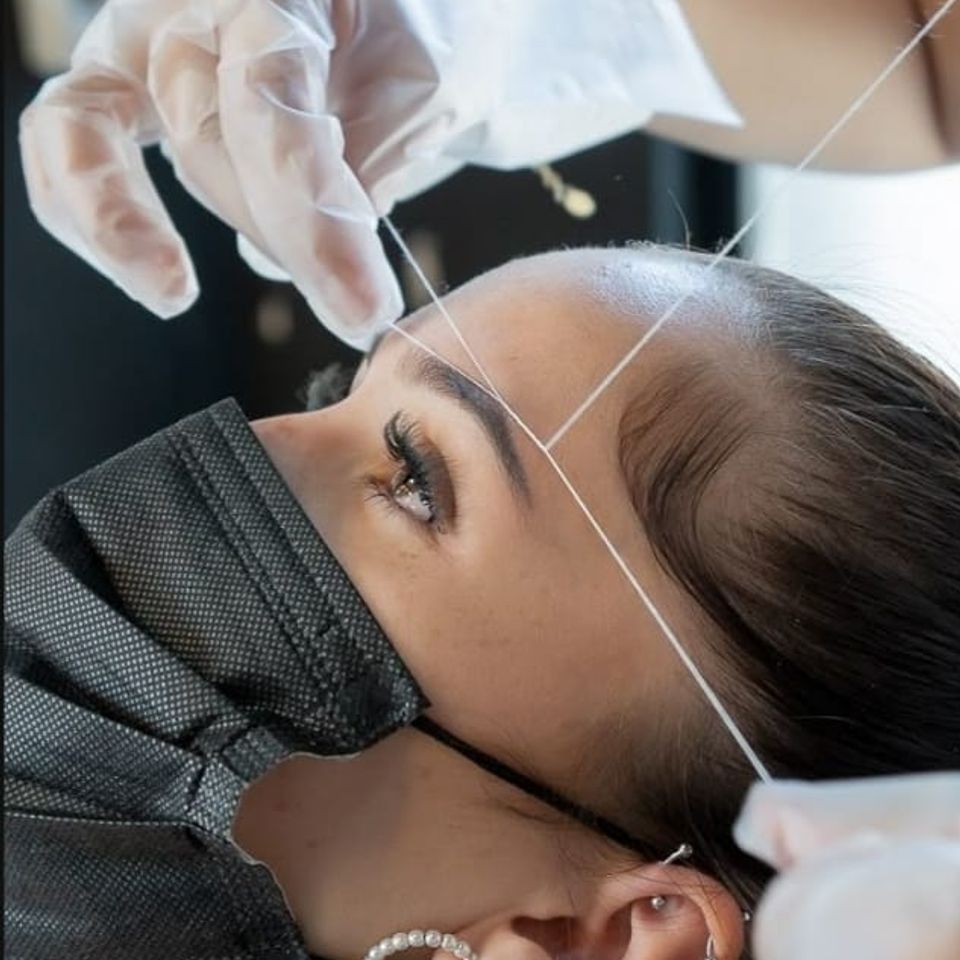 Delipacion con hilo de cejas 1   whatsapp image 2025 03 14 at 14.16.48 4105b821