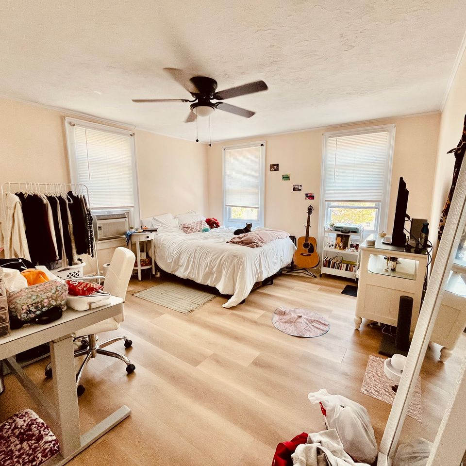 4 Bedrooms 21 Courtland, New Brunswick 08850 📍 Distance from Rutgers University 5.2 Miles 4 Bedrooms 2 Bathrooms