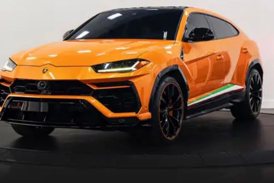 Lamborghini urus orange