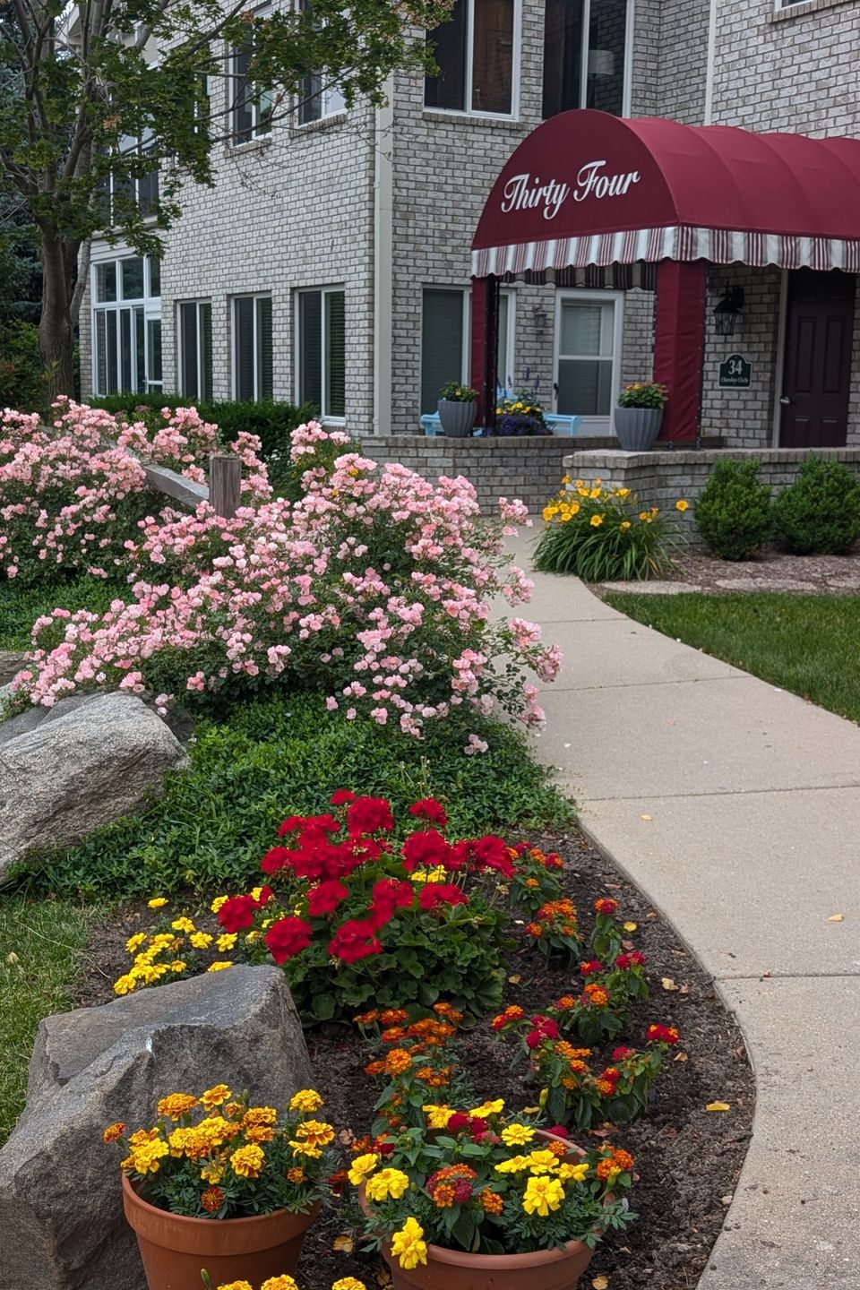 Bldg34 frontgarden 20240618