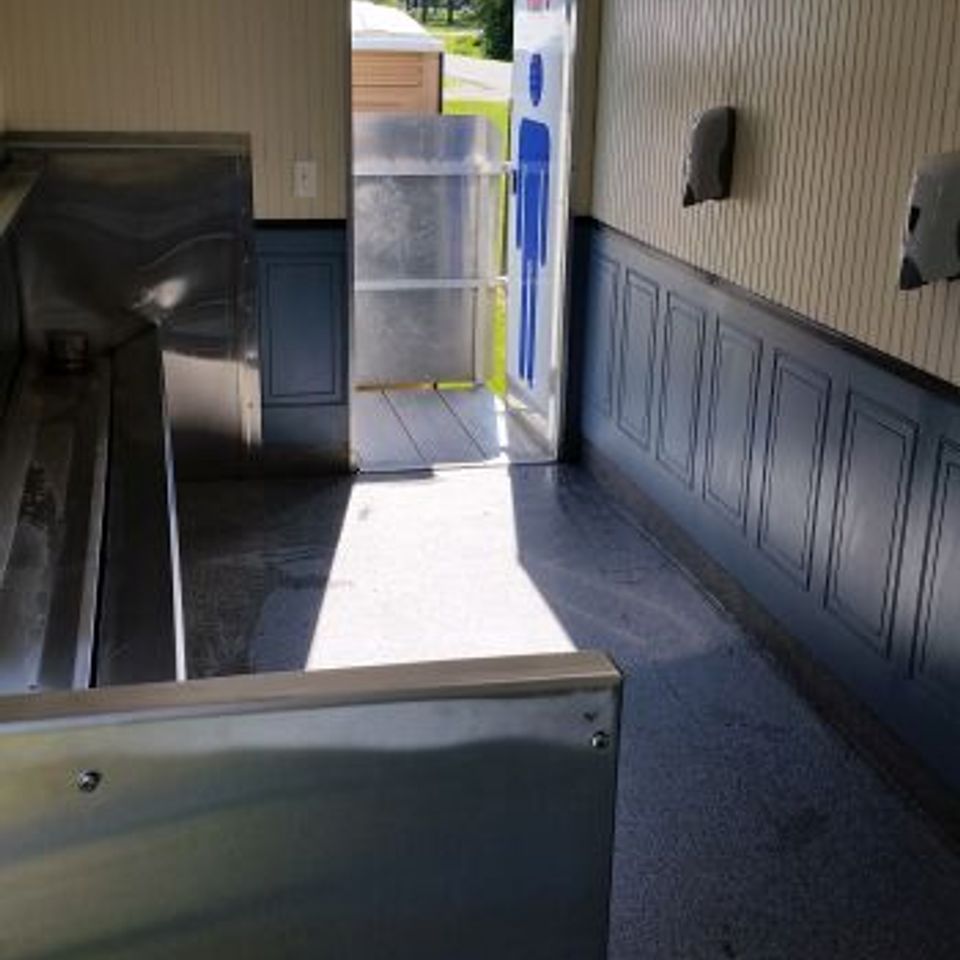 Urinaltrailerinside