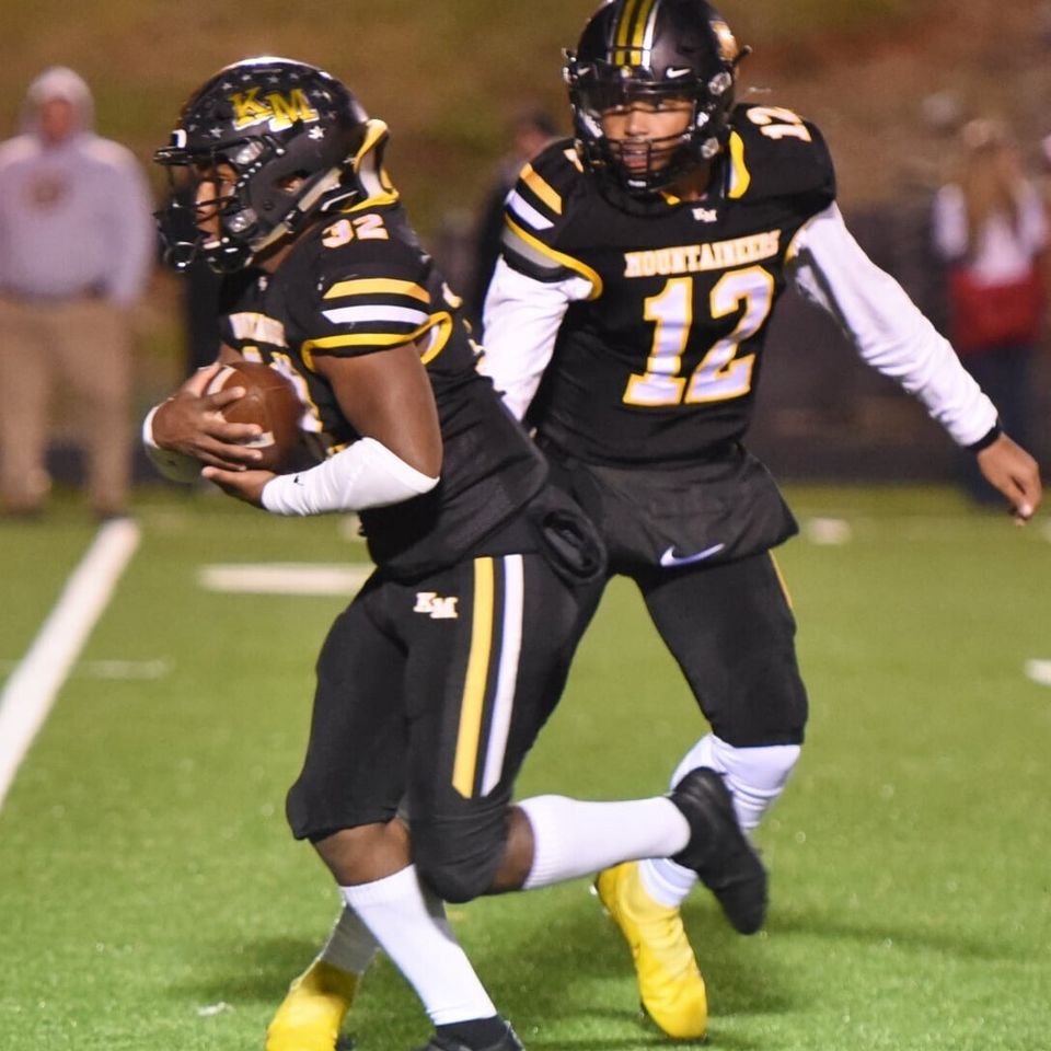 Lj hands to ward2 (2)