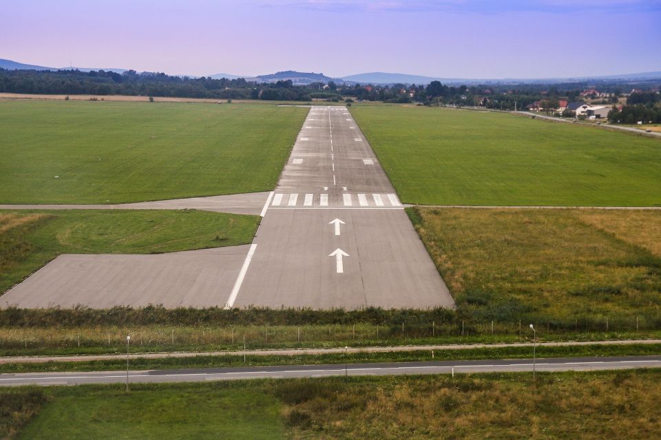 Airport eb3db30921 1920