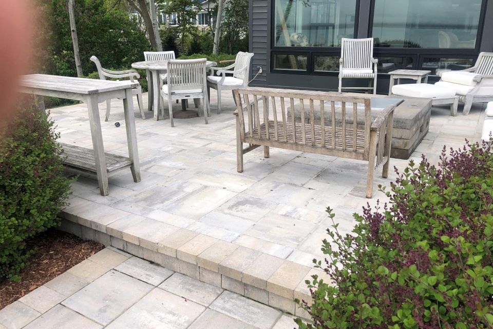 Patios  3 min