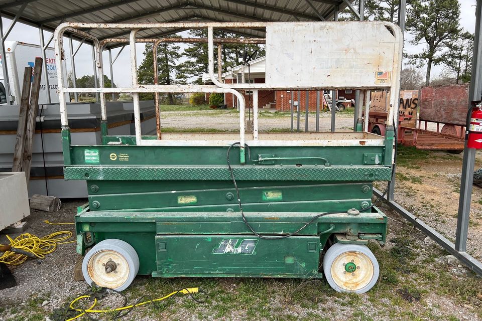 Scissor lift minor hill