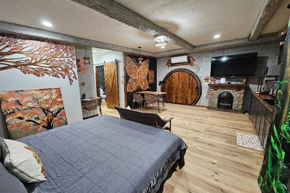 Unit b bedroom pic 2