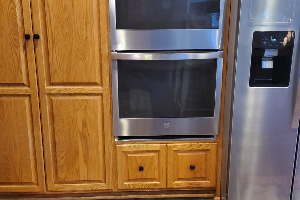Refacing kitchen cabinet to have double wall ovens installed nn