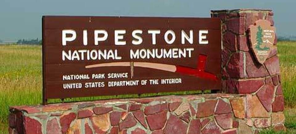 Pipestone sign20170504 5762 2tmgfs