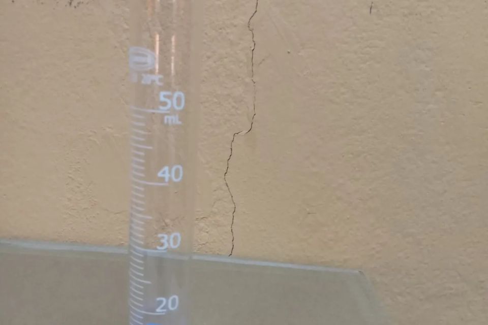Cylinder glass with plastic hex base 50ml original