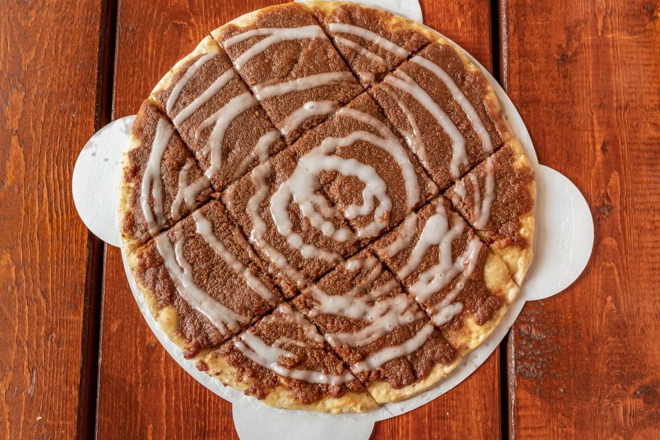 Cinnamon dessert pizza
