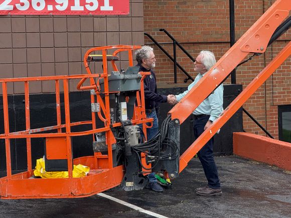 Ginger signing photo 21