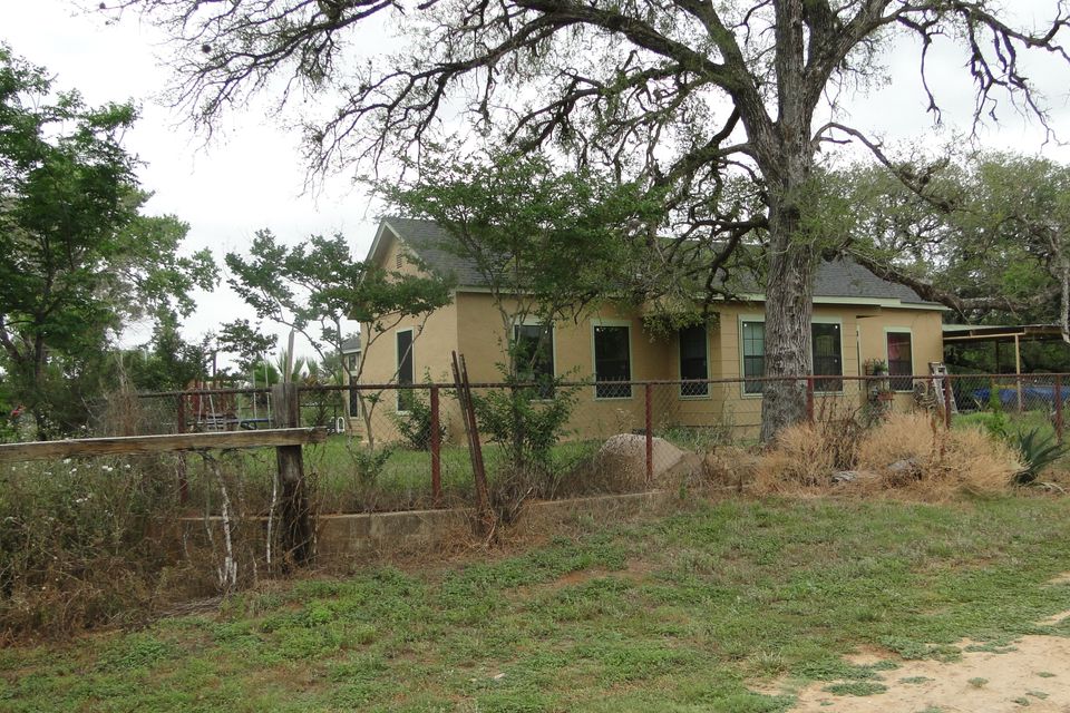 Brooks house   sutherland springs 2010   photo by shirley grammer