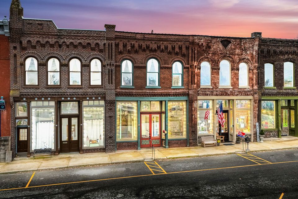1 web or mls 206 southside square virtual twilight   clear lens real estate photography 1