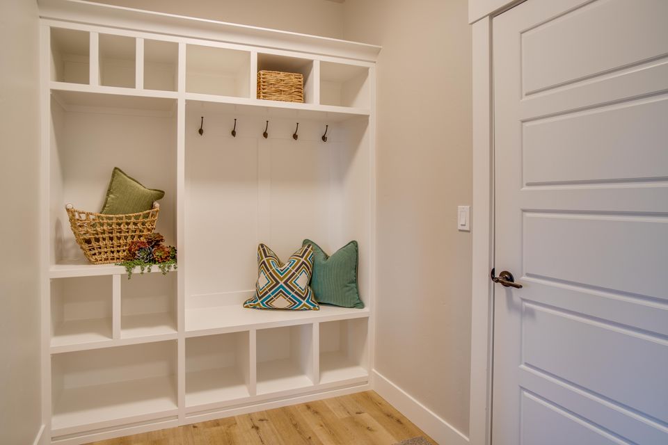 22777 elsie st caldwell 43