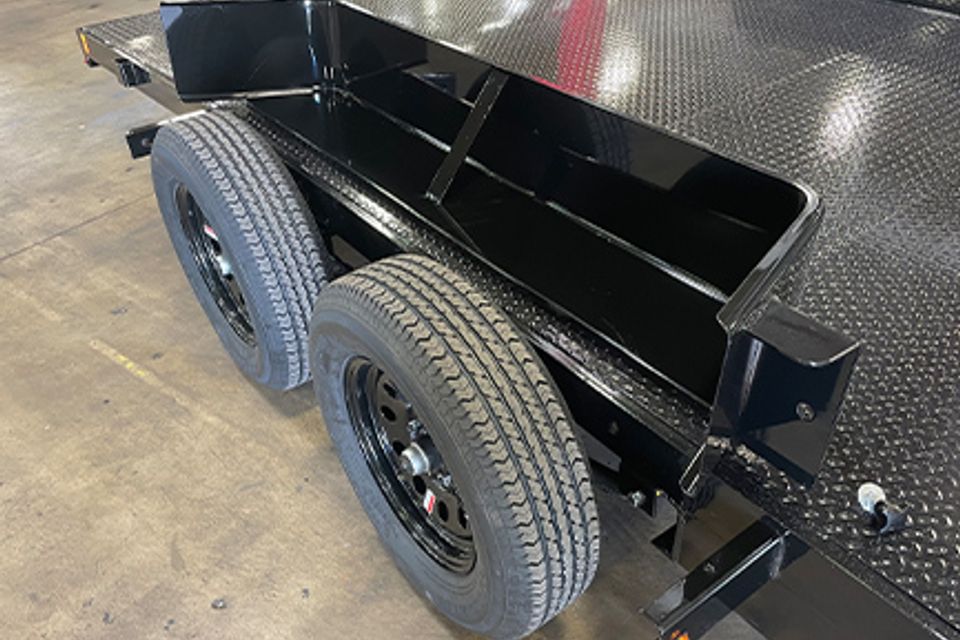 Trailer features removable fenders