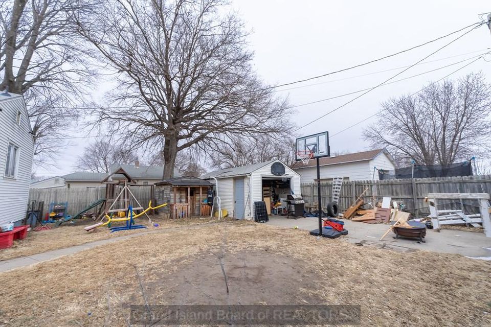 813 n adams grand island  ne 68803 d 8
