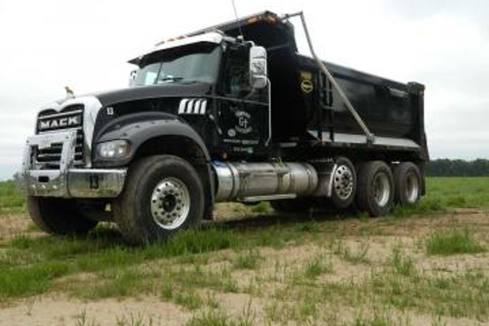 Tri axle dump trucks 259971.360.252