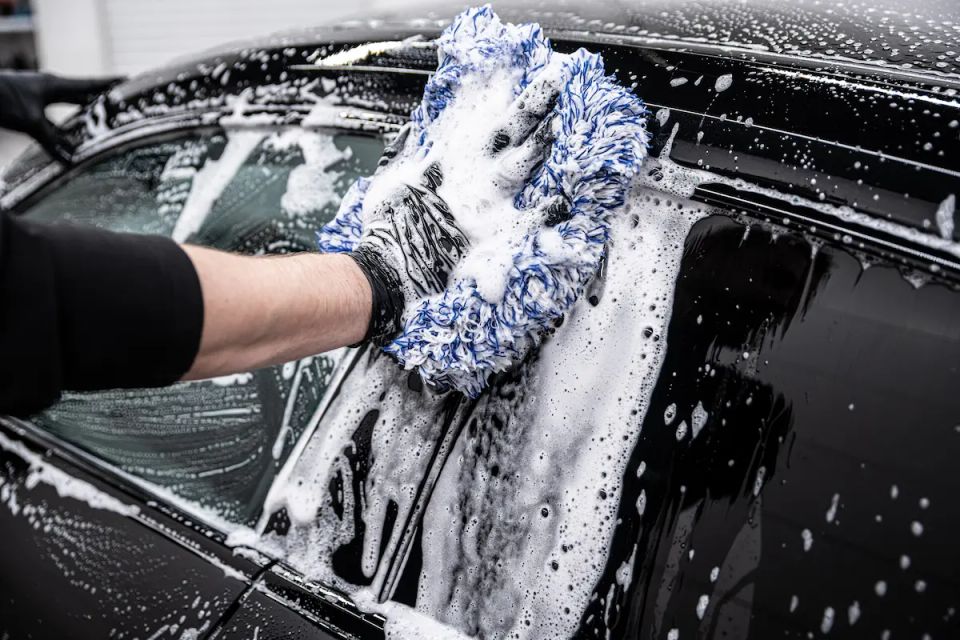 Car wash with blue mitt