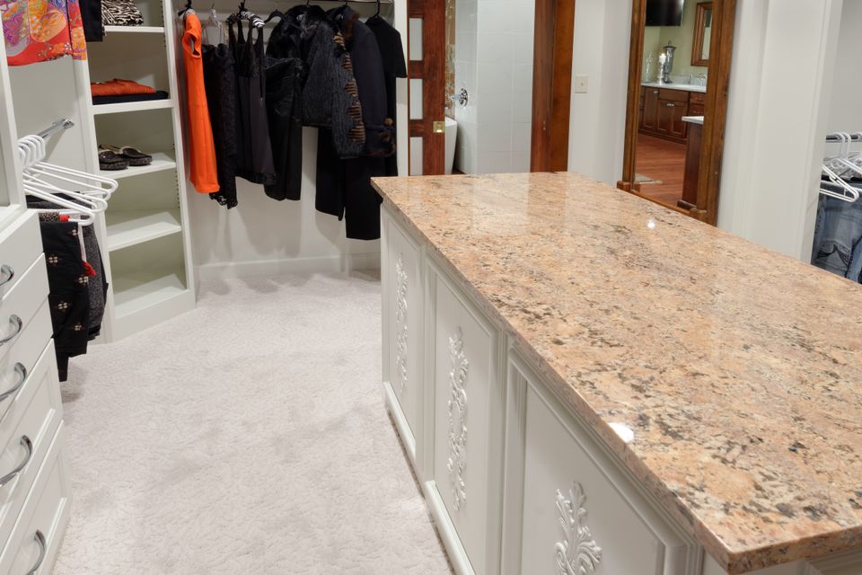 Ellid closet 2