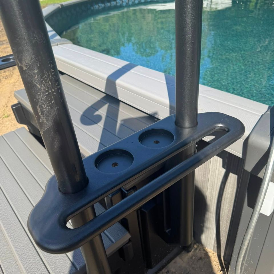 Spa step cup holder