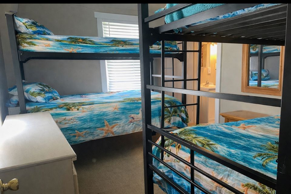 Schellenger 4 person rm w bath