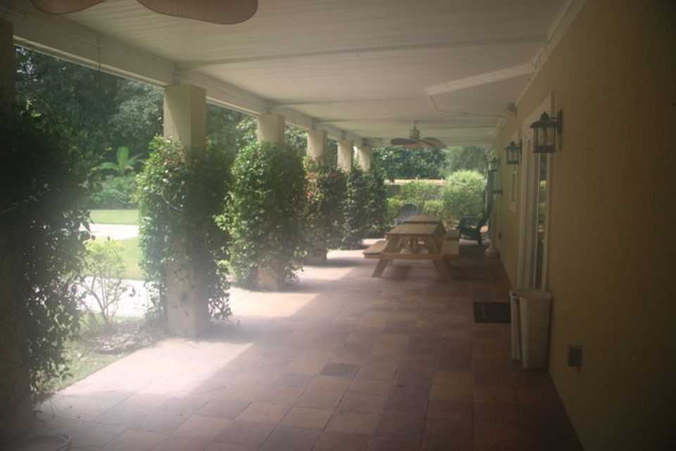 Mens porch