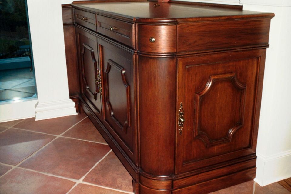 Left cabinet
