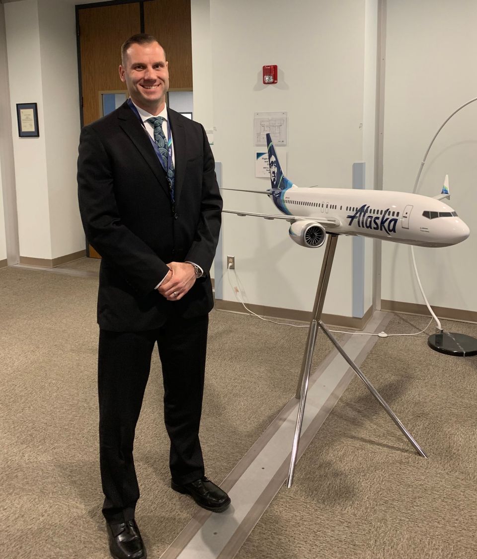 How to become a commercial pilot