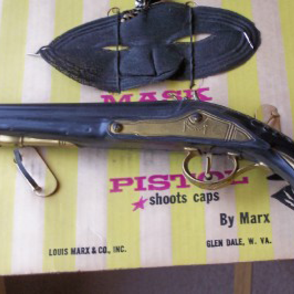 Marx  zorro  toy hat  mask   fl cap pistol still on boar files520170912 10618 1p7yvpr